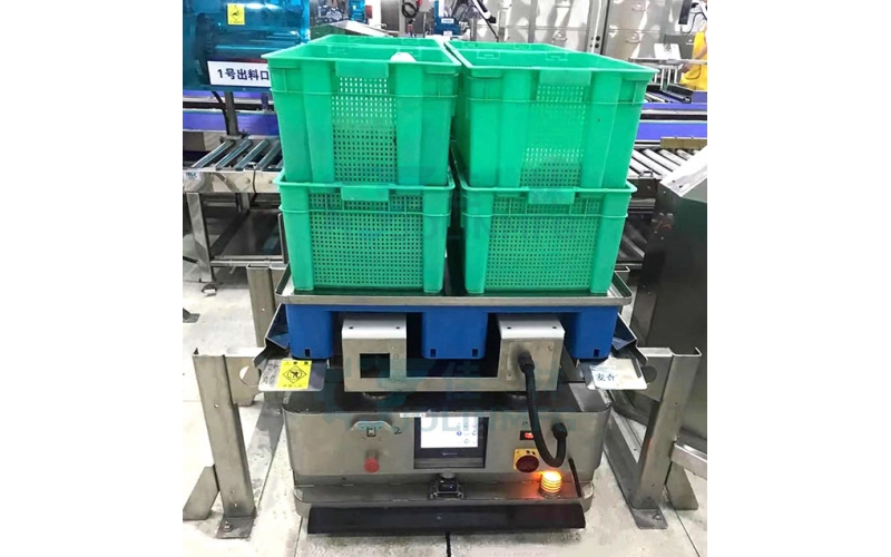 中央廚房凈菜碼垛AGV搬運設(shè)備